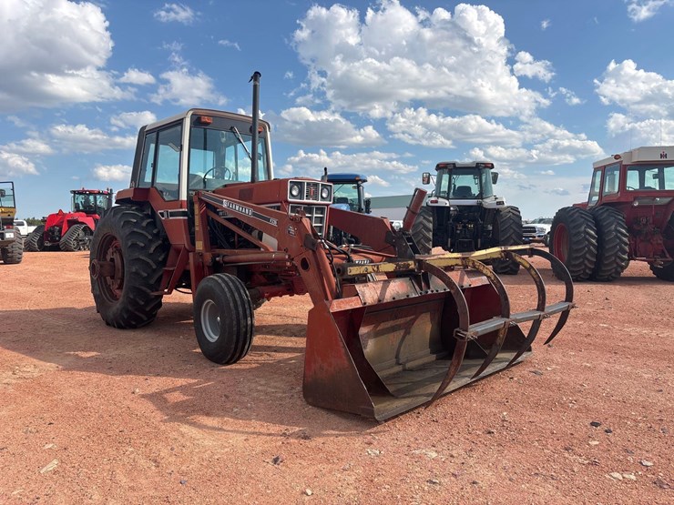 1979-international-1086-tractor-image-4