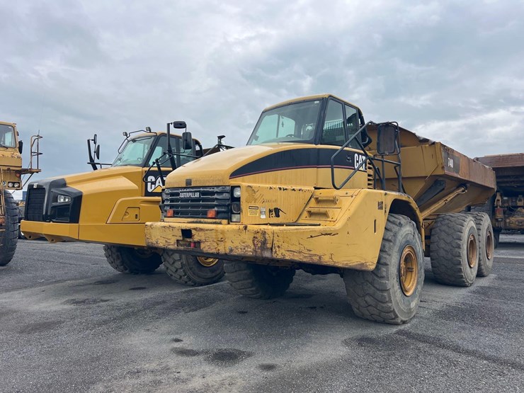 caterpillar-740-image-1