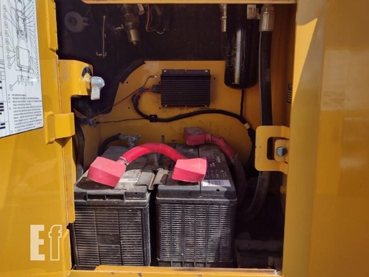 2012-deere-700j-lt-image-44
