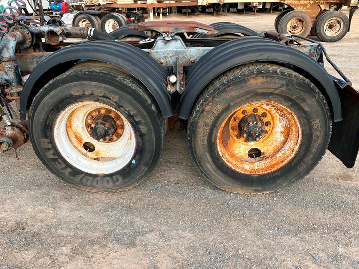 1992-mack-rd688s-image-15