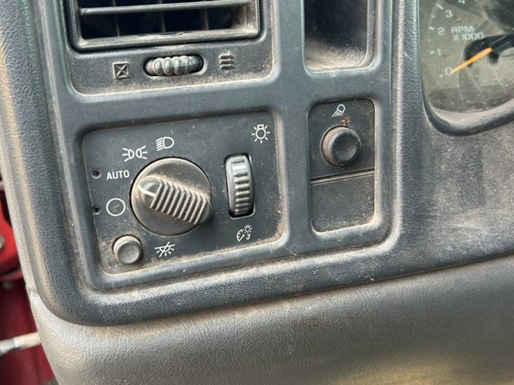 2003-chevrolet-2500hd-image-33