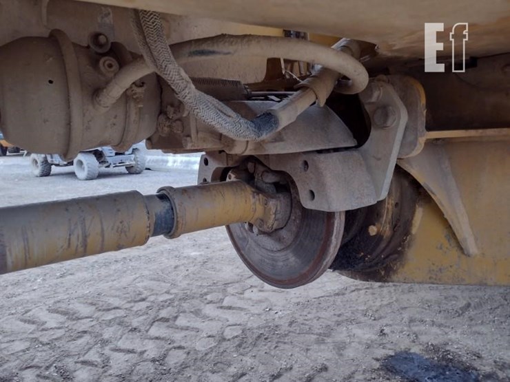 2005-deere-300d-image-42