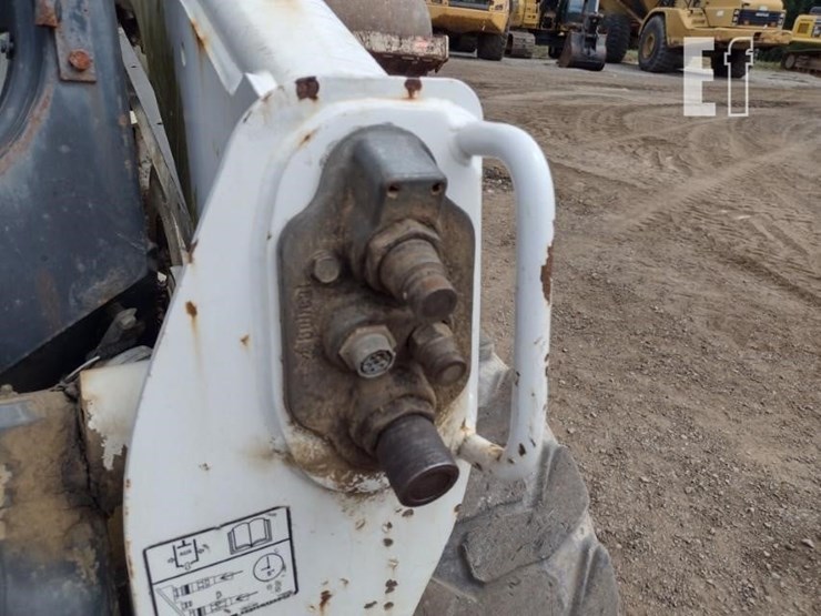 2012-bobcat-s650-image-15