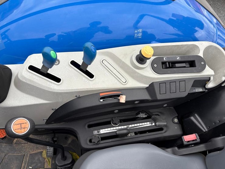 2019-new-holland-workmaster-95-image-27