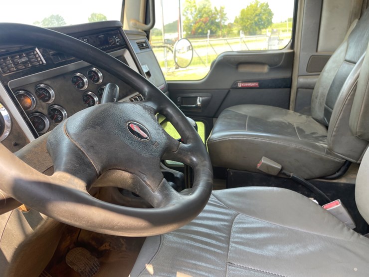 2018-kenworth-w900-image-10