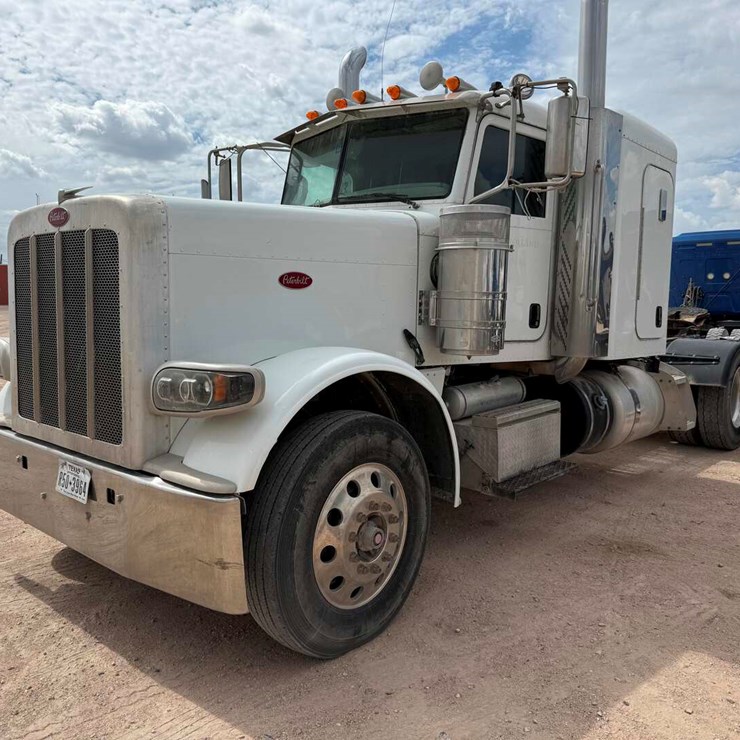 2016 PETERBILT 389