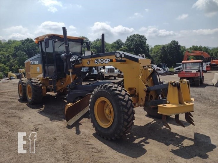 2020-deere-670gp-image-41