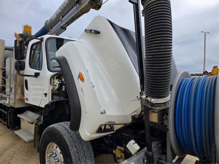 freightliner-114sd-image-68