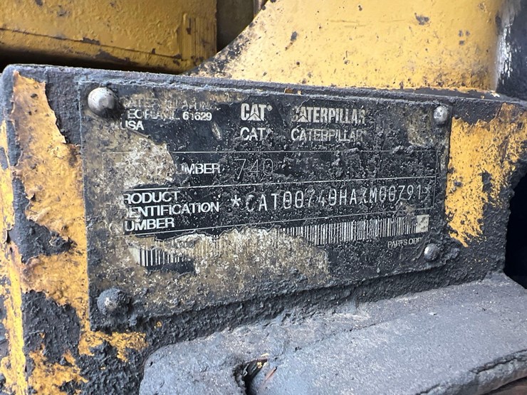 caterpillar-740-image-12