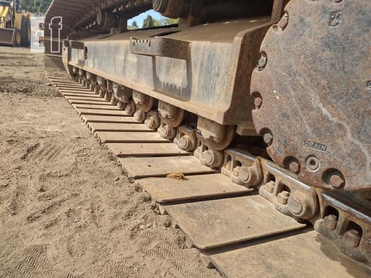 2013-deere-210g-lc-image-35