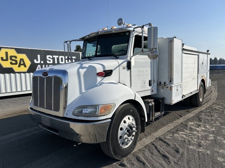 2005-peterbilt-335-image-1