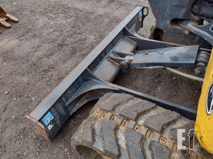 2022-deere-26g-image-24