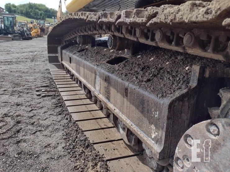 2021-deere-250g-lc-image-35