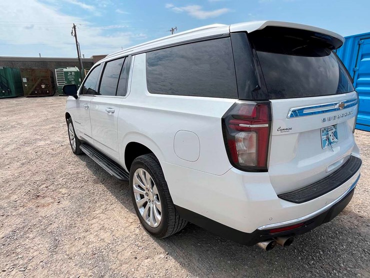 2021-chevrolet-suburban-image-5