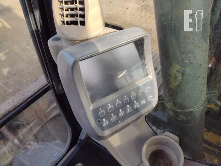2010-deere-120d-image-8