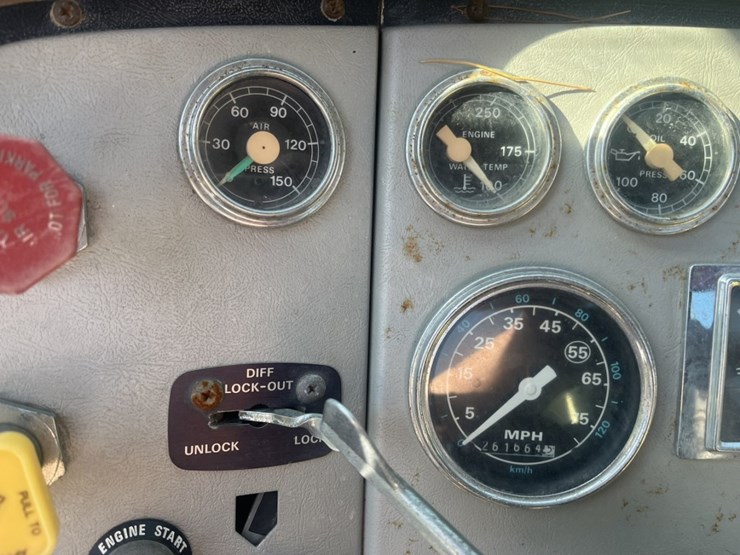 1988-ford-l9000-image-12