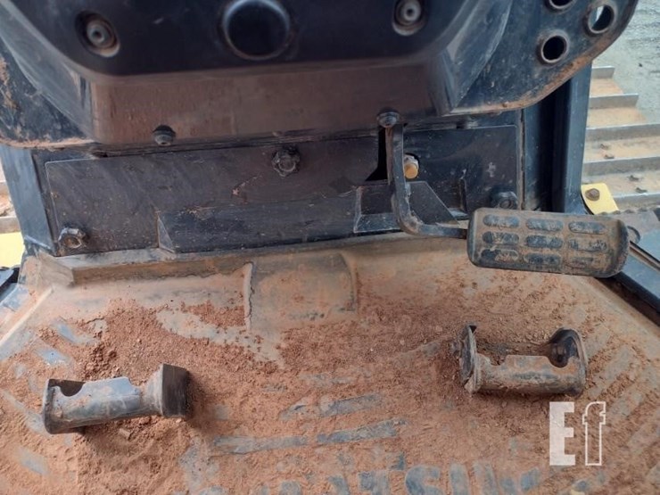 2015-komatsu-d61ex-23-image-9