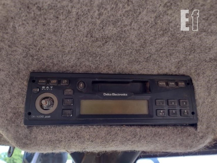 2003-deere-444h-image-11