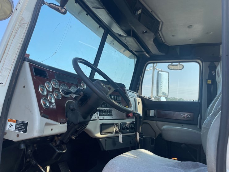 2015-western-star-4900-image-9