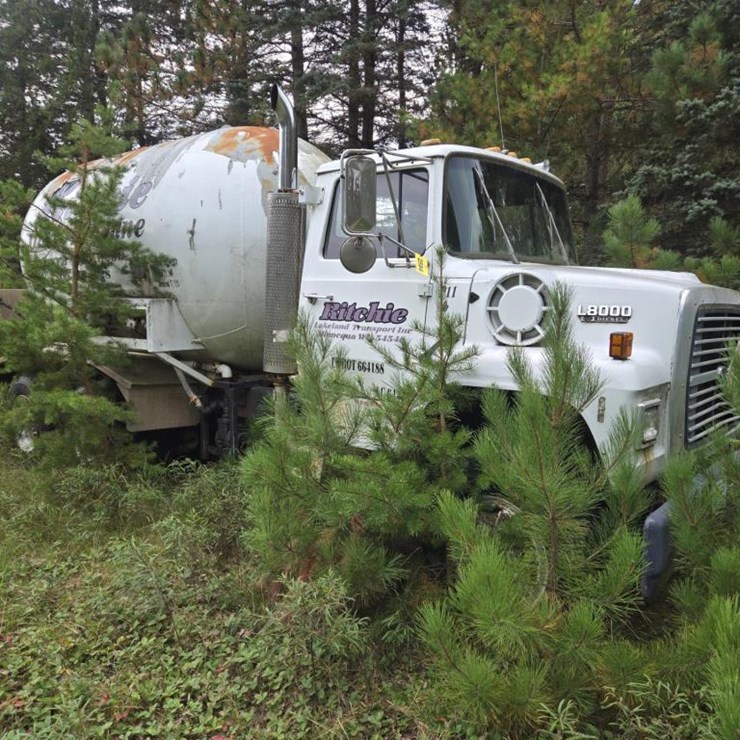 1988 FORD L8000