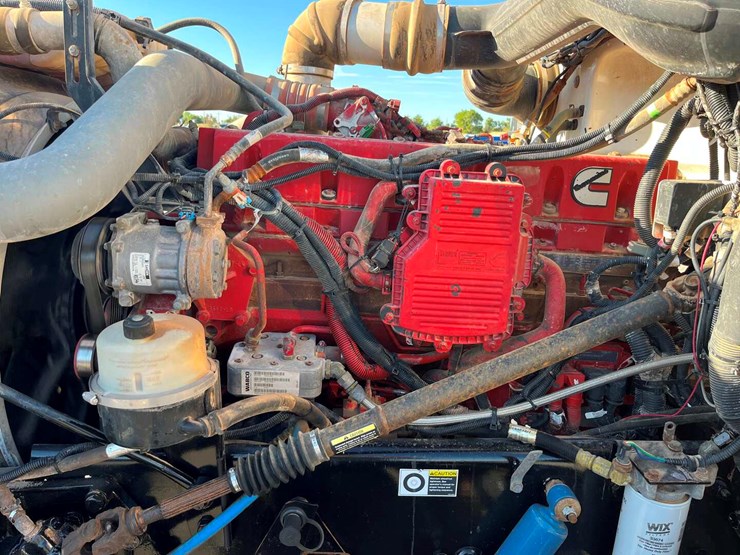 2010-peterbilt-367-image-9