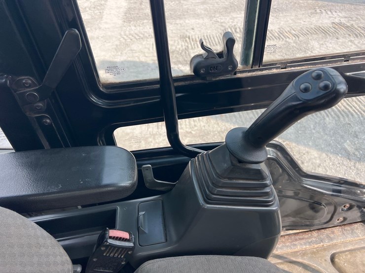 caterpillar-374d-l-image-30