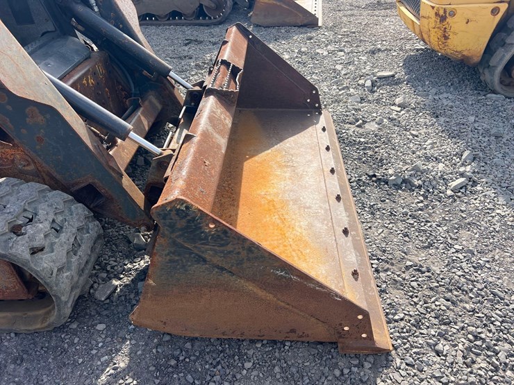 new-holland-c175-image-13