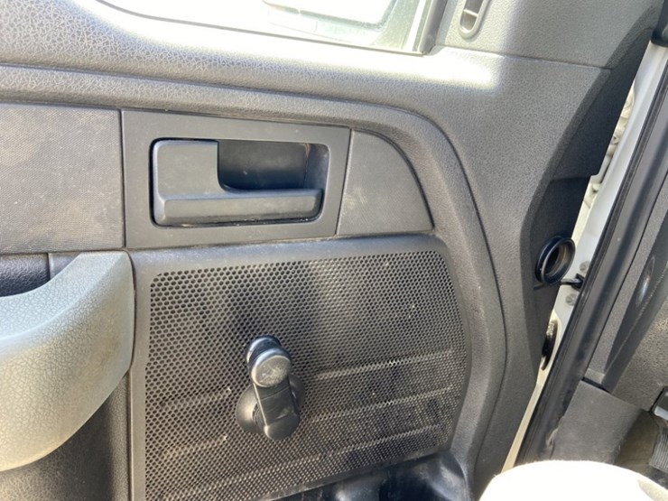 2011-ford-f150-xl-image-26