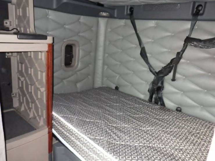 2017-freightliner-cascadia-125-image-12