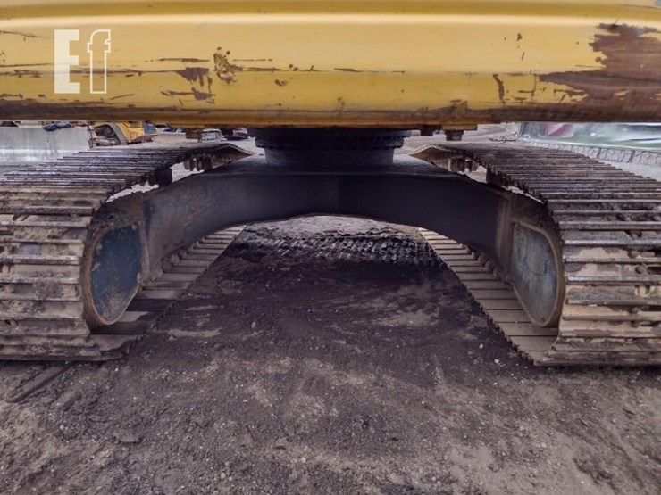 komatsu-pc220-lc-8-image-37