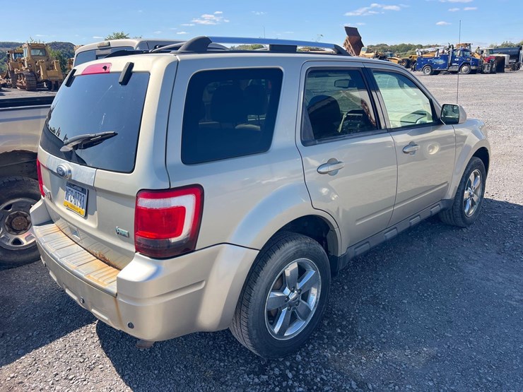 2011-ford-escape-image-3