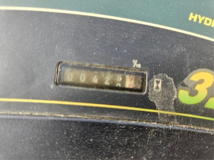 john-deere-325-image-21