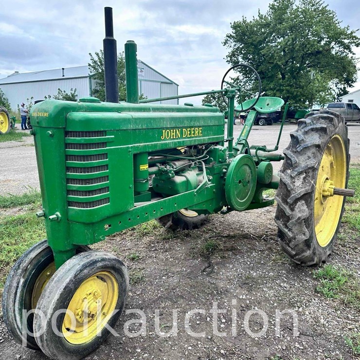 JOHN DEERE B