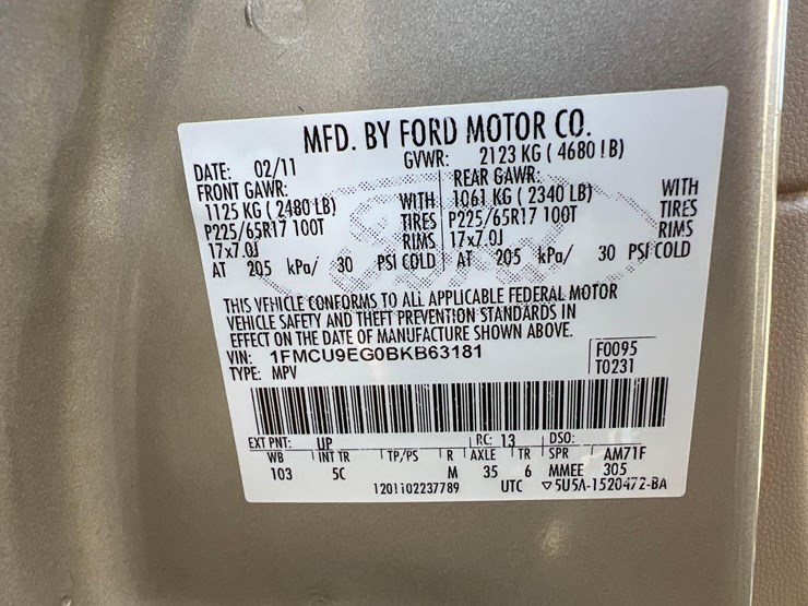 2011-ford-escape-image-12