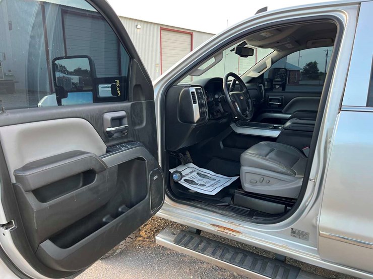 2018-chevrolet-silverado-2500hd-image-9