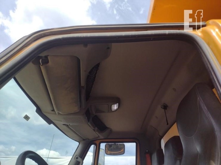 2018-international-durastar-4300-image-16
