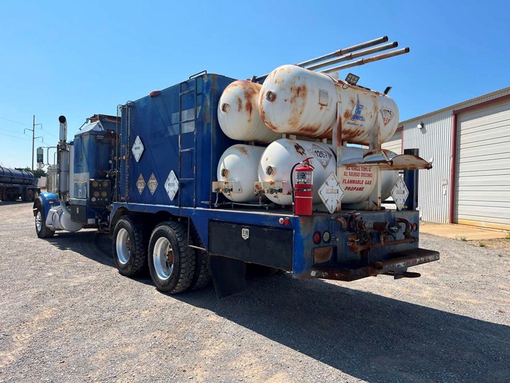 2008-peterbilt-367-image-8