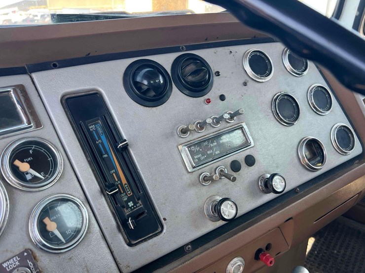 1995-ford-lt9000-image-37