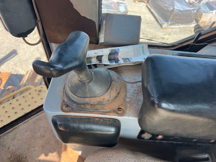 deere-750c-image-19