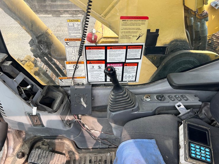 komatsu-pc300-lc-7e0-image-27