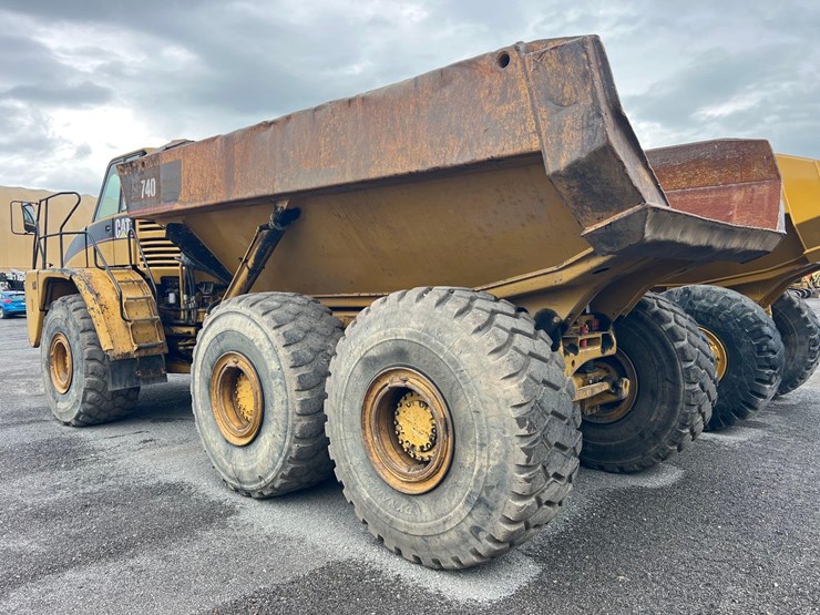 caterpillar-740-image-6