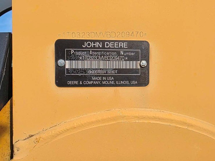 2011-deere-323d-image-6