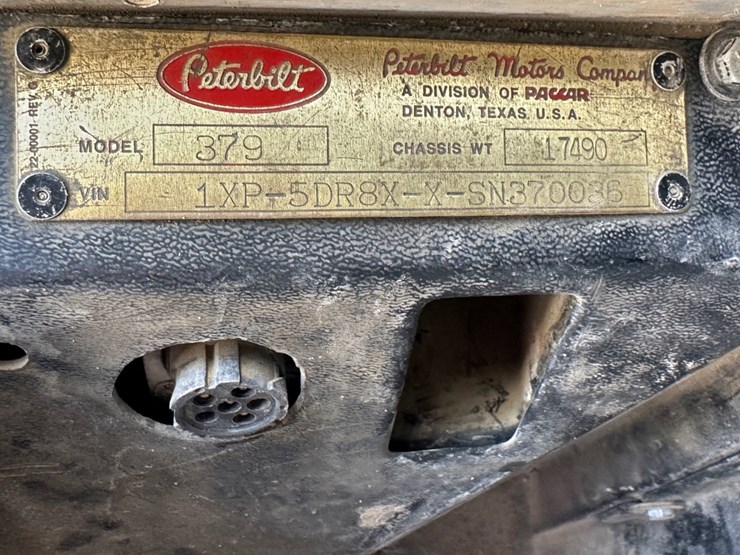 1995-peterbilt-379-image-14