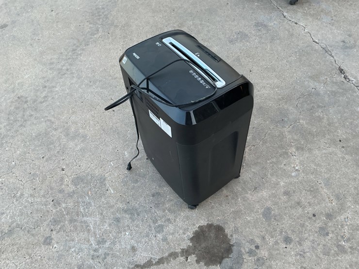 fellows-paper-shredder-image-2