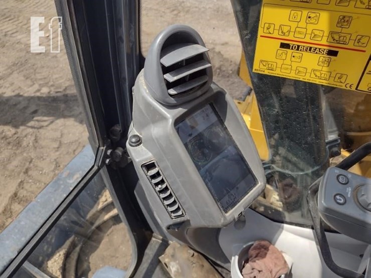 2019-deere-135g-image-9