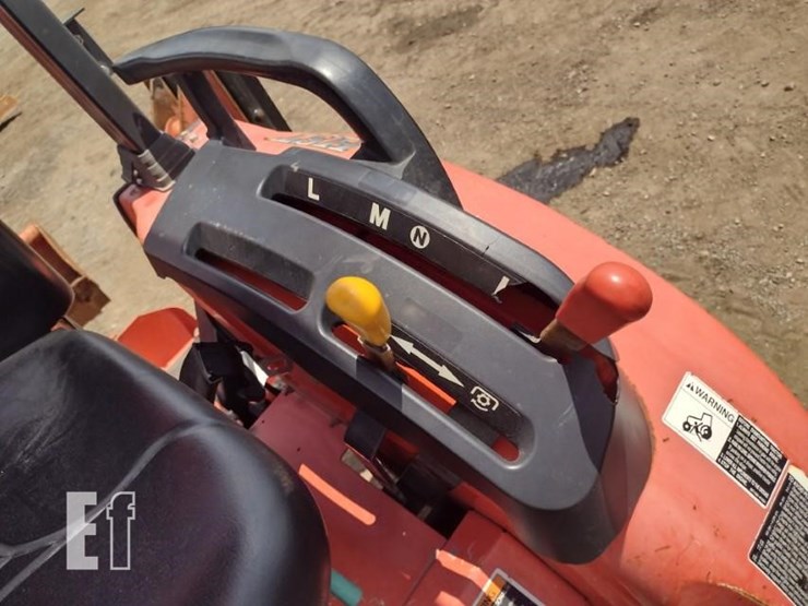 16-kubota-b26tlb-tractor-8242-image-11