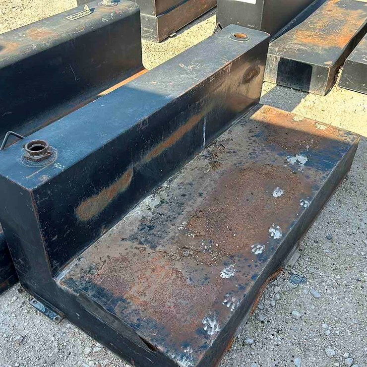 100 FUEL TANK