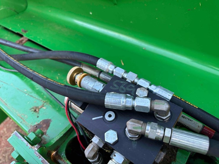 2014-john-deere-569-image-2