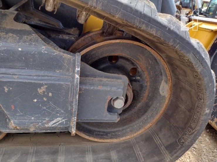 2023-deere-331g-image-32