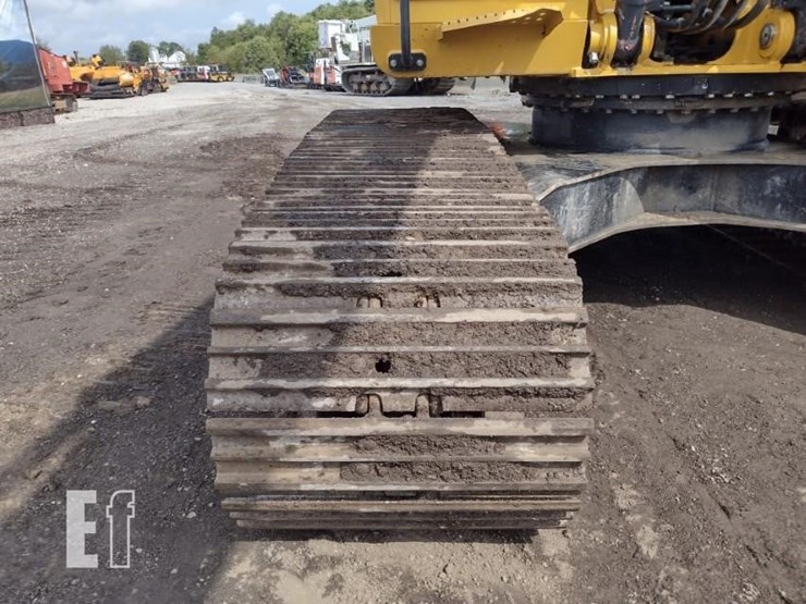 2021-deere-250g-lc-image-31